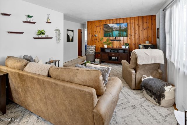 1 Zelenke Drive, North Greenbush, NY 12198