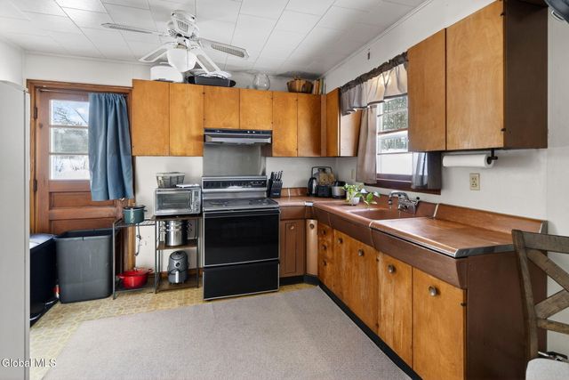 1 Zelenke Drive, North Greenbush, NY 12198