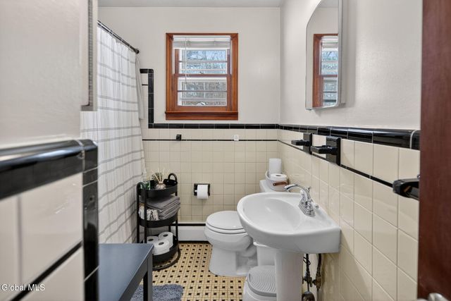 1 Zelenke Drive, North Greenbush, NY 12198