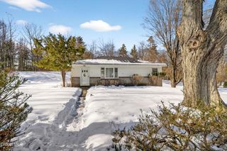 1 Zelenke Drive, North Greenbush, NY 12198
