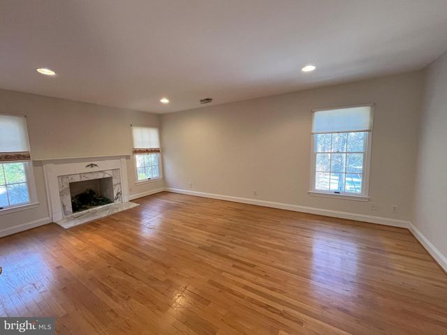5179 MACOMB ST NW, Washington, DC 20016