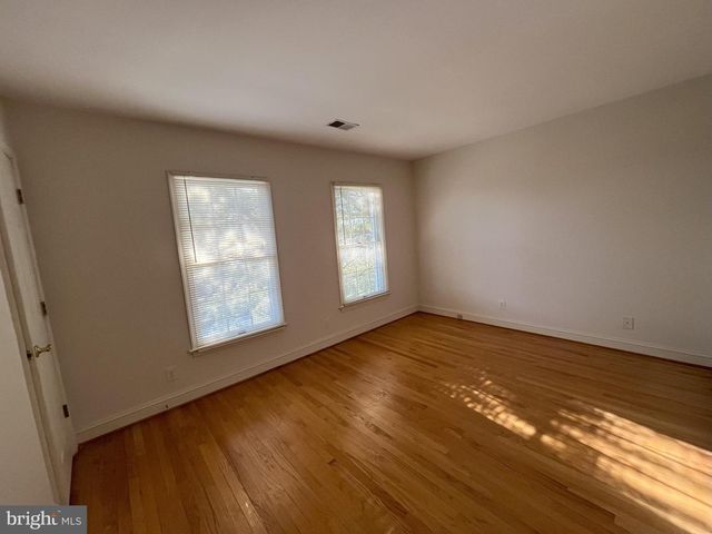 5179 MACOMB ST NW, Washington, DC 20016