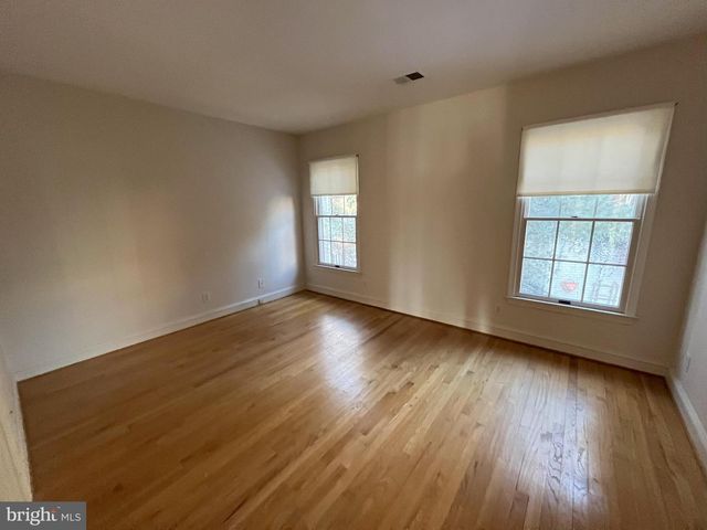 5179 MACOMB ST NW, Washington, DC 20016