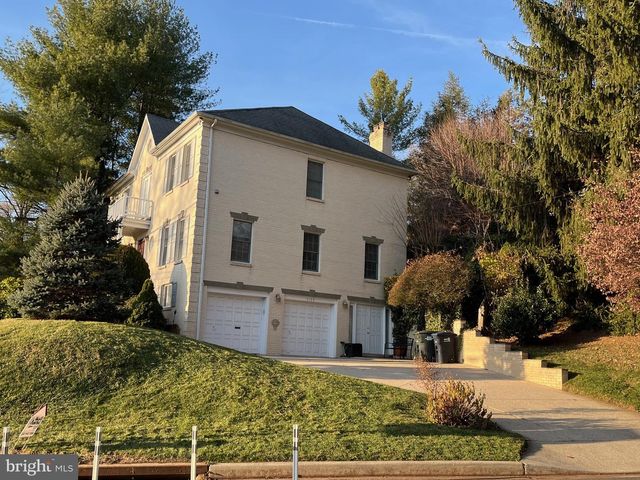 5179 MACOMB ST NW, Washington, DC 20016
