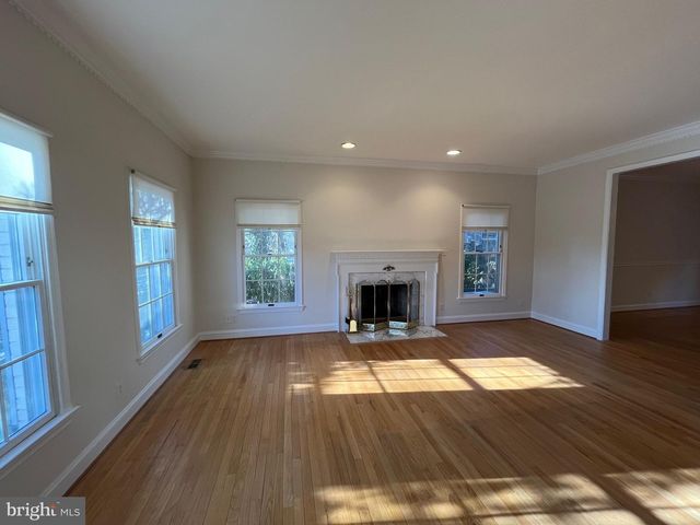 5179 MACOMB ST NW, Washington, DC 20016