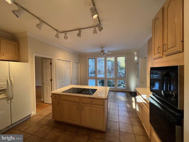 5179 MACOMB ST NW, Washington, DC 20016