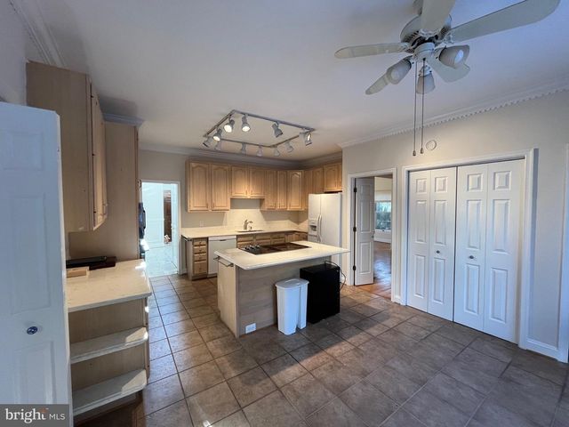 5179 MACOMB ST NW, Washington, DC 20016