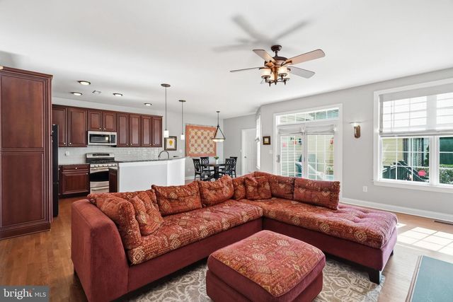 306 HART ALY, Newtown, PA 18940