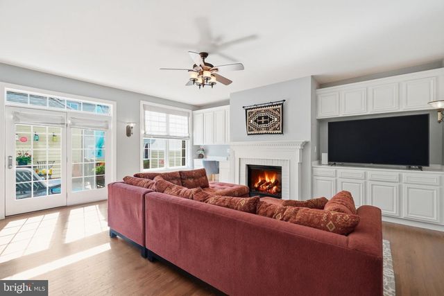 306 HART ALY, Newtown, PA 18940
