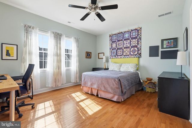 306 HART ALY, Newtown, PA 18940