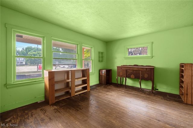 8006 Halle Avenue, Cleveland, OH 44102