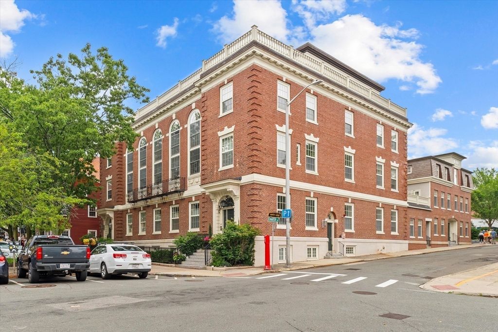 17 Central St 10, Salem, MA 01970