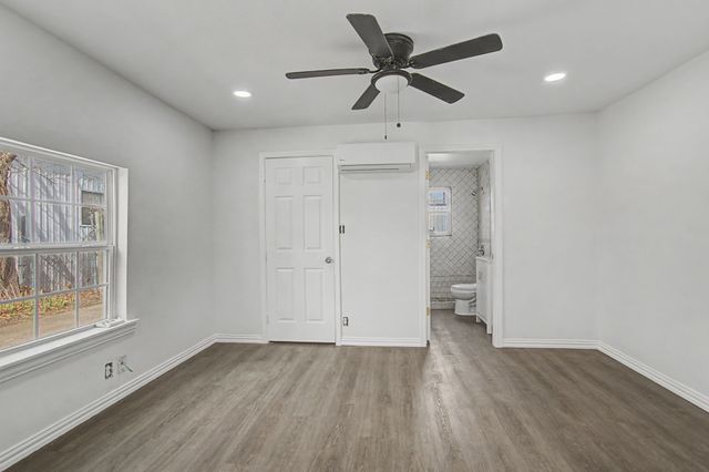 4225 Avenue M, Fort Worth, TX 76105