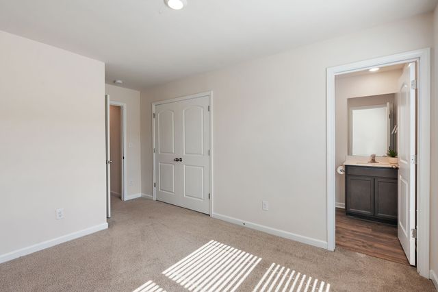 8104 Logan Dr, La Vergne, TN 37086