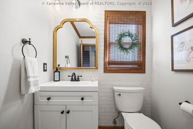 4 Greenbrier Avenue, Hurricane, WV 25526