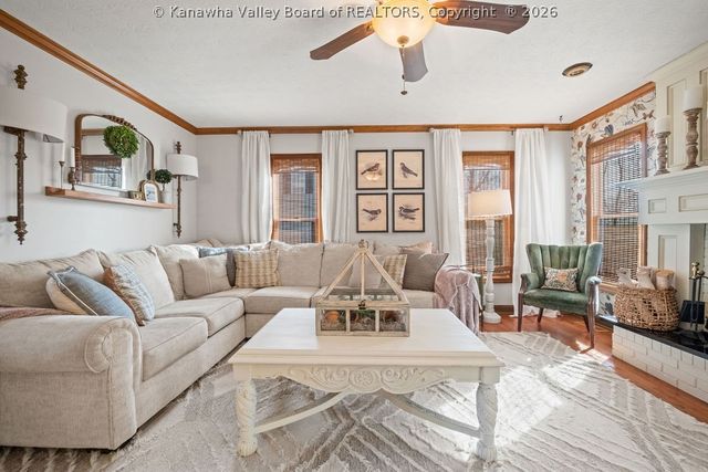 4 Greenbrier Avenue, Hurricane, WV 25526