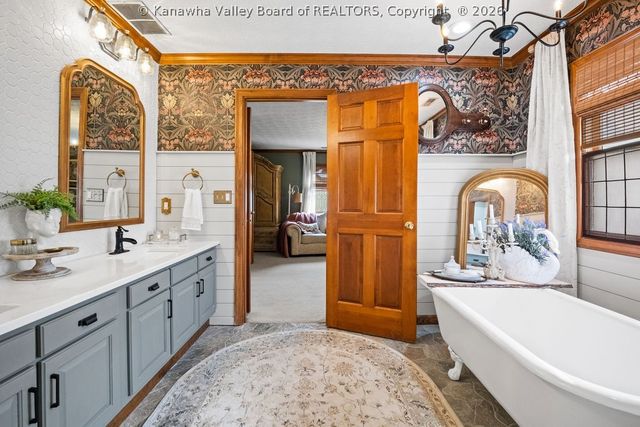 4 Greenbrier Avenue, Hurricane, WV 25526