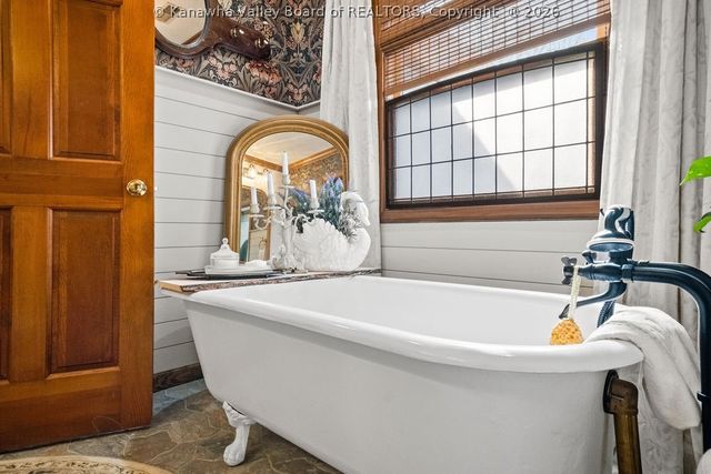 4 Greenbrier Avenue, Hurricane, WV 25526