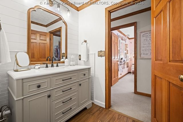 4 Greenbrier Avenue, Hurricane, WV 25526