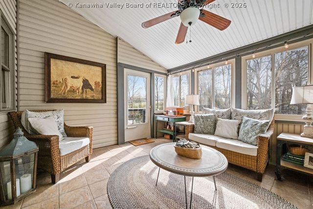 4 Greenbrier Avenue, Hurricane, WV 25526