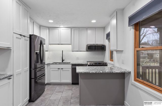 7026 N 65th Street, Omaha, NE 68152