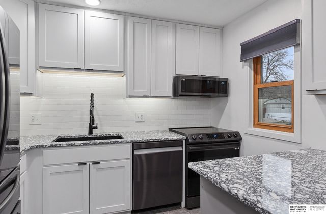 7026 N 65th Street, Omaha, NE 68152