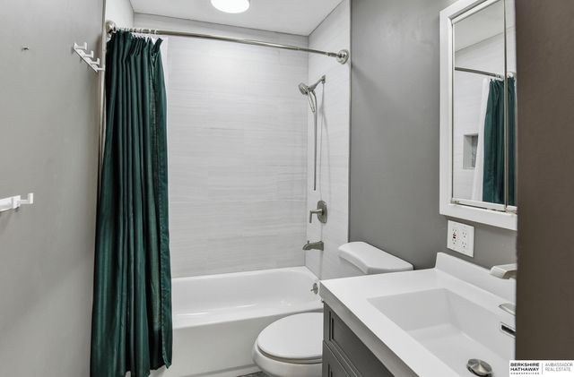 7026 N 65th Street, Omaha, NE 68152