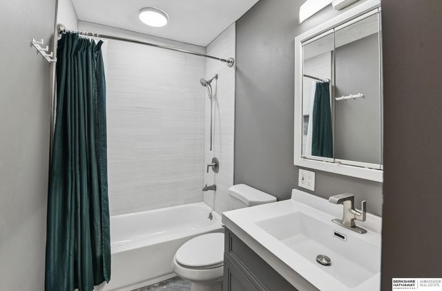 7026 N 65th Street, Omaha, NE 68152