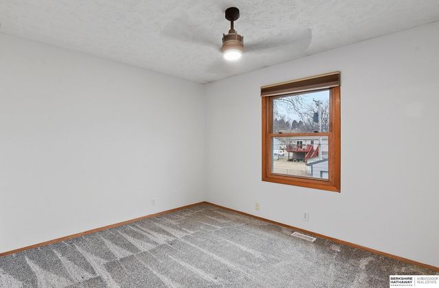 7026 N 65th Street, Omaha, NE 68152