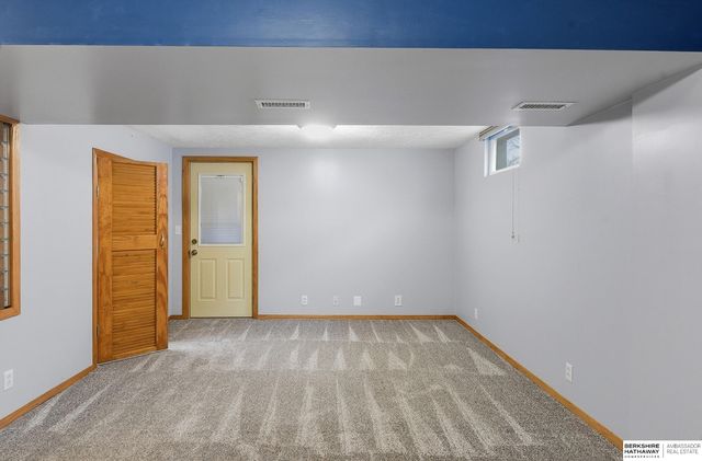 7026 N 65th Street, Omaha, NE 68152