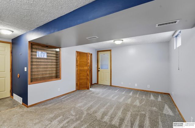 7026 N 65th Street, Omaha, NE 68152