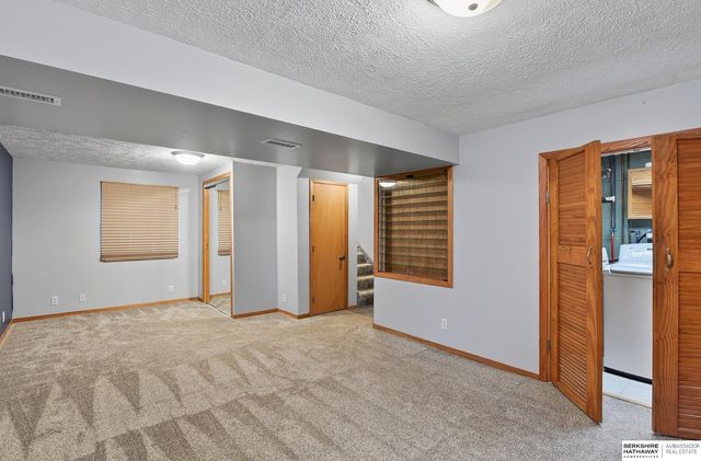 7026 N 65th Street, Omaha, NE 68152