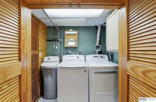 7026 N 65th Street, Omaha, NE 68152