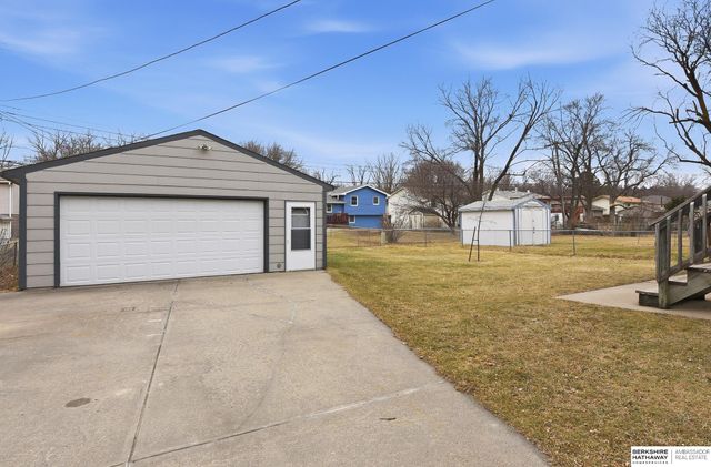 7026 N 65th Street, Omaha, NE 68152