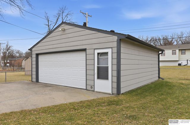 7026 N 65th Street, Omaha, NE 68152