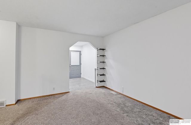 7026 N 65th Street, Omaha, NE 68152