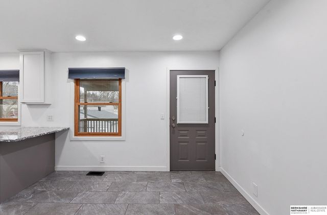 7026 N 65th Street, Omaha, NE 68152