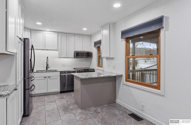 7026 N 65th Street, Omaha, NE 68152