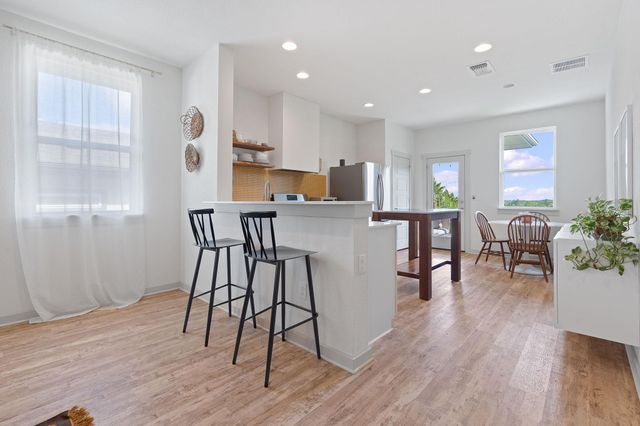 7713 Lowenfield DR, Austin, TX 78724