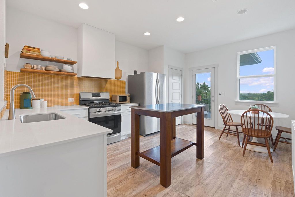 7713 Lowenfield DR, Austin, TX 78724