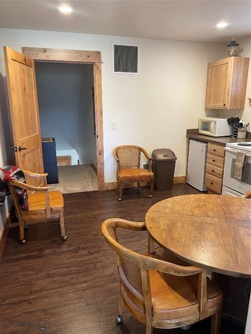 238 Pioneer Crossing Boulevard, Manhattan, MT 59741