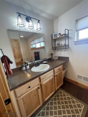 238 Pioneer Crossing Boulevard, Manhattan, MT 59741