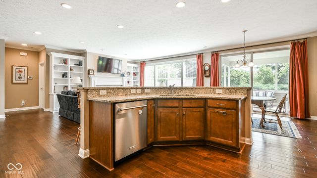15124 Kampen Circle, Carmel, IN 46033