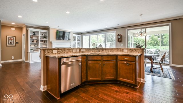 15124 Kampen Circle, Carmel, IN 46033