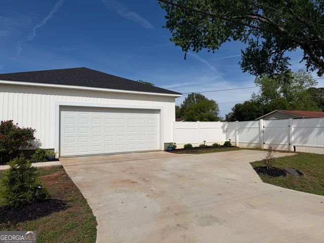 202 W County Road, Thomaston, GA 30286
