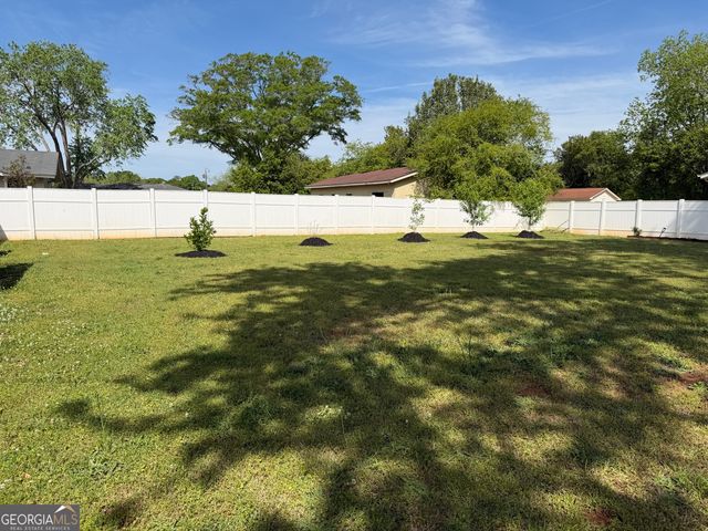 202 W County Road, Thomaston, GA 30286