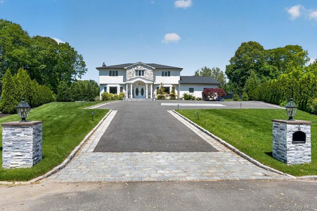 4 Cropley Court, Melville, NY 11747