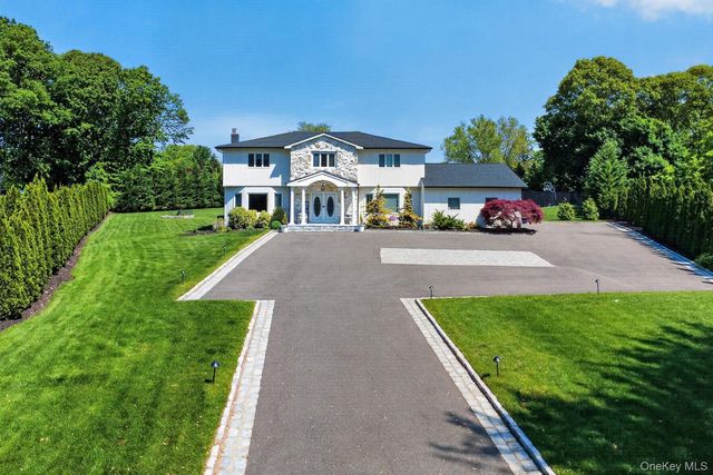 4 Cropley Court, Melville, NY 11747