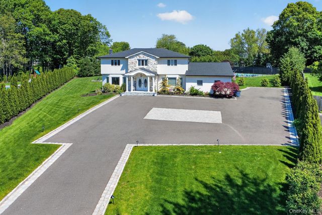 4 Cropley Court, Melville, NY 11747