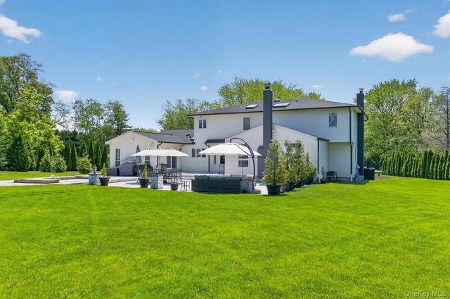 4 Cropley Court, Melville, NY 11747